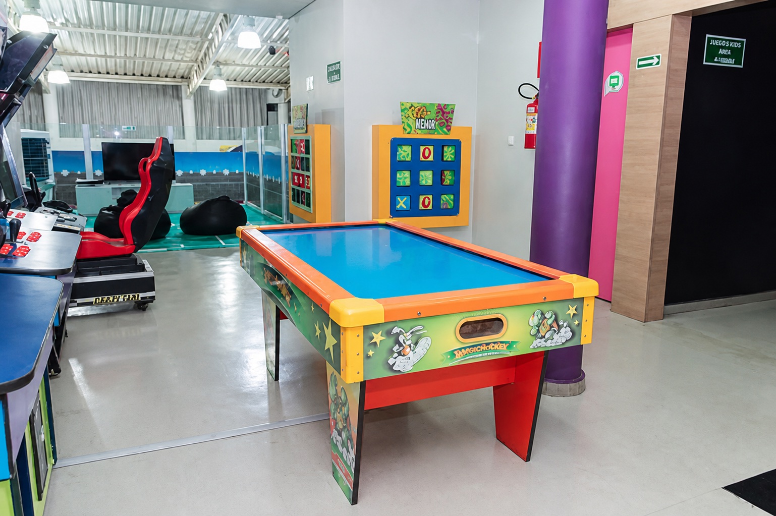 Área de games e air hockey do Galaxy Fest